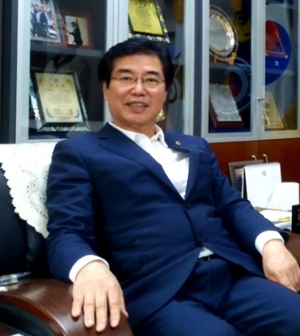 사진=이동규 (주)KH부동산DEVELOPMENT INC 회장, 제4회 대한민국을 빛낸 13인 대상 사회공헌부문 "사회발전공헌대상" 수상자로 선정되었다 