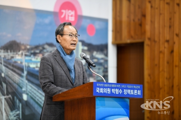 박남서 영주시장이 정책토론회 축사를 하고 있다. [사진=영주시]