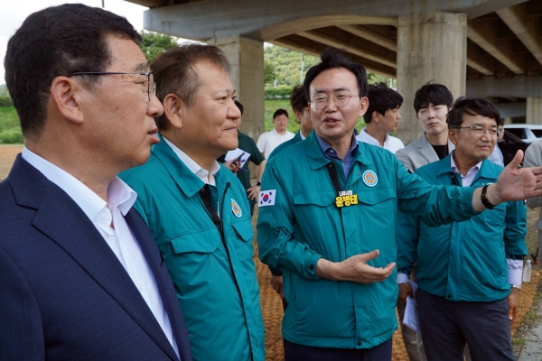 윤병태 나주시장, 이상민 행안부 장관, 신정훈 국회의원과 자연재해 예방을 위한 나주천 풍수해 정비사업 현장 방문(사진제공-나주시)