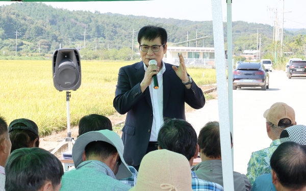 27일 오전 엄다면 화양리에서 열린 벼 무논직파 평가회 / 함평군 제공