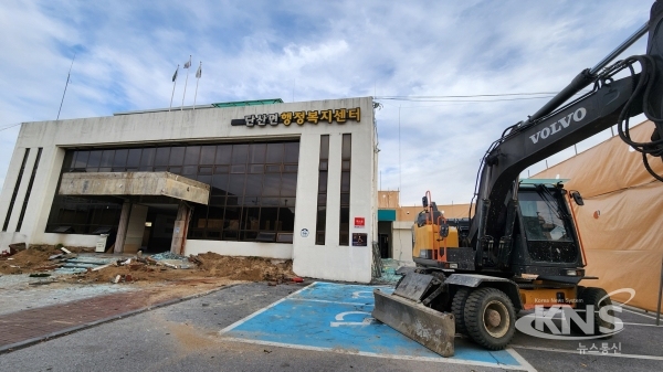 철거공사가 진행 중인 단산면 행정복지센터. [사진=영주시]